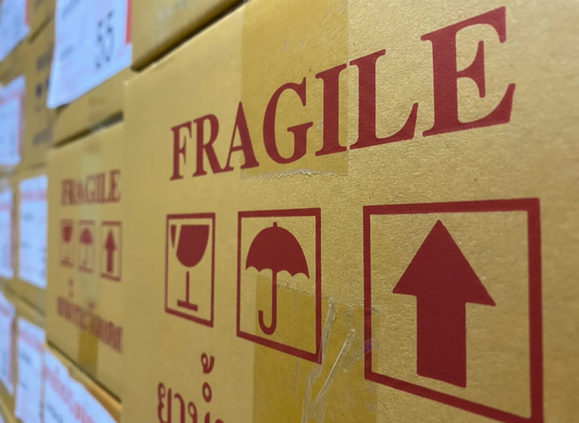 Carton avec inscription fragile